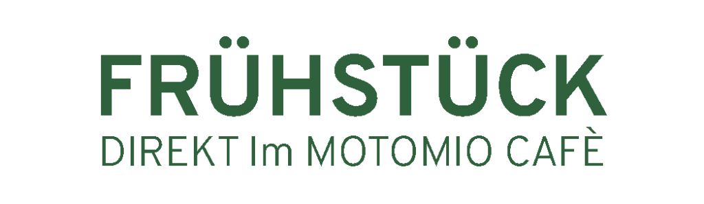 FRÜHSTÜCK DIREKT im MOTOMIO CAFE, grüne Großbuchstaben mit Umlauten über dem Untertitel